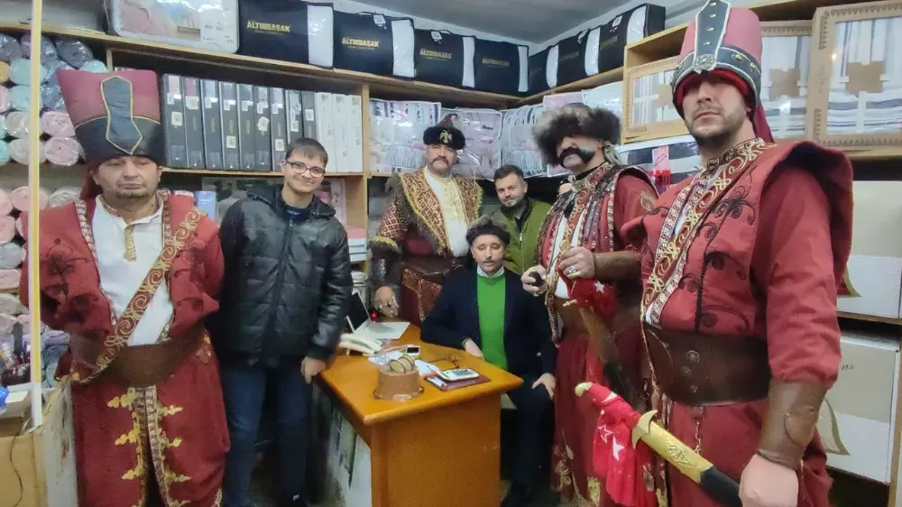 Mehter takımlı sürpriz doğum günü kutlaması