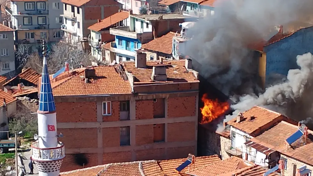 Yangında ev kullanılamaz hale geldi