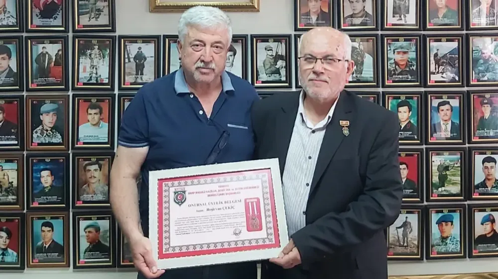 Denizli’de ilk kez Çekiç’e onursal üyelik verildi