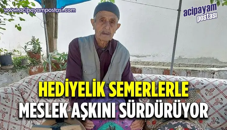 Mesleğini hediyelik semer yaparak
                    yaşatıyor